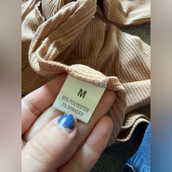 TAN SHIRT - Picture 4 of 4